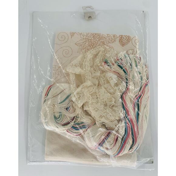 Vintage Candlewicking Embroidery Pillow Kit Candamar Designs Roses On Lace 80198 - Picture 3 of 7